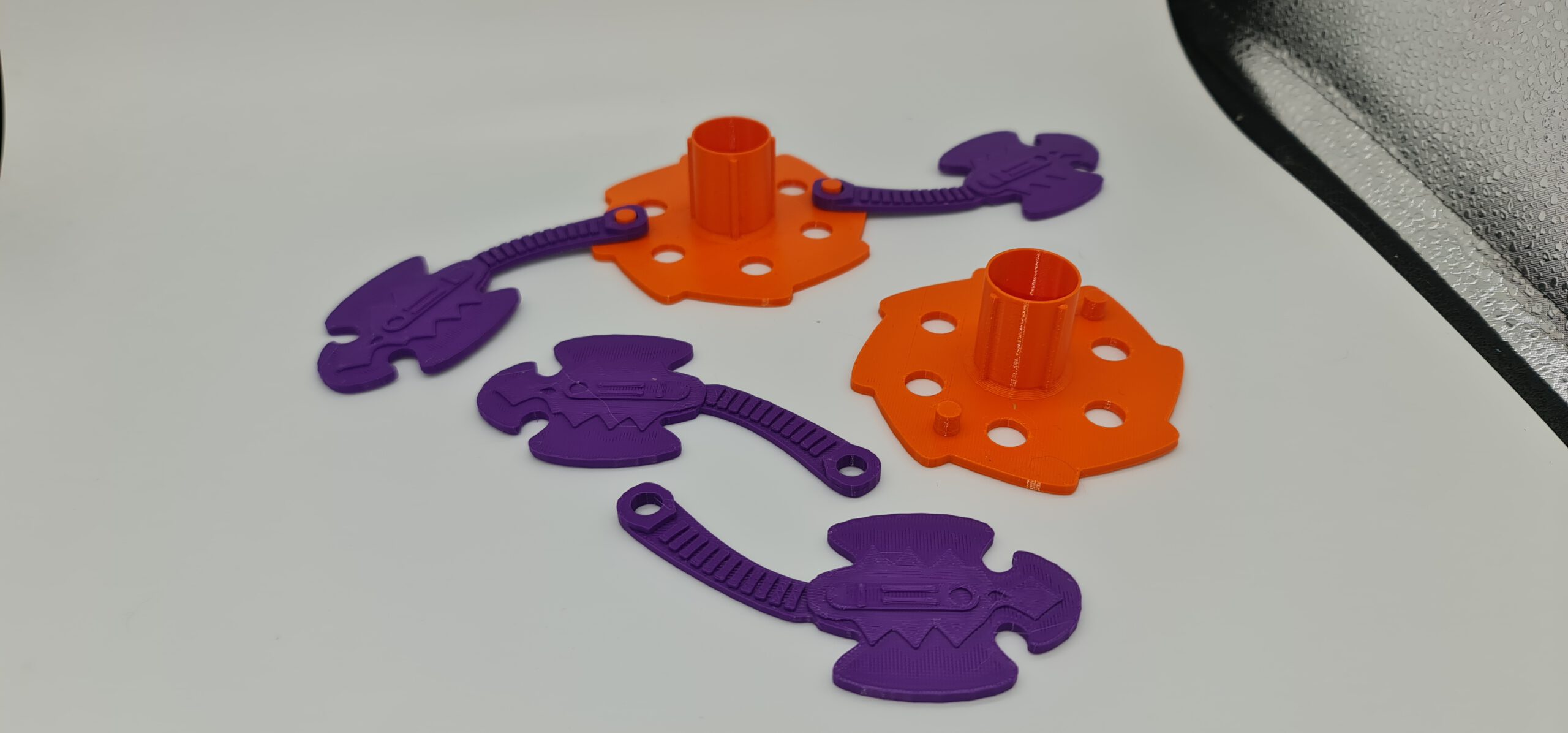 Motu Masters Zubehör Er-man Twistoid Stand Repro – Bild 3